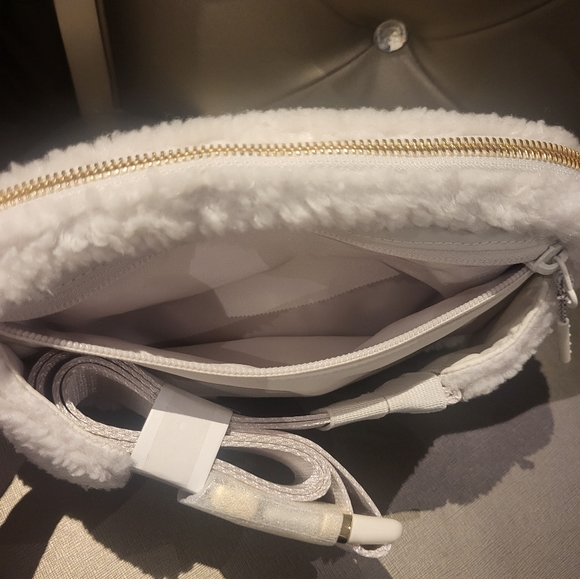 Everywhere Belt Bag Large 2L Fleece - Picture 3 of 10